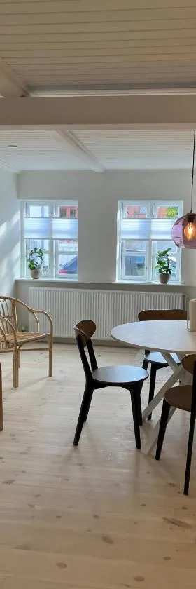 Nyrenoveret charmerende byhus，位于阿森斯的酒店