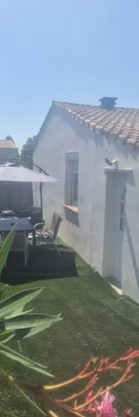 Maisonnette avec jardin et piscine privée，位于Grabels的酒店