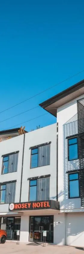 Rosey Hotel，位于甲万那端的酒店