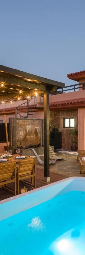 Giraud I - Luxurious secluded villa next to the sea，位于拉哈雷斯的酒店