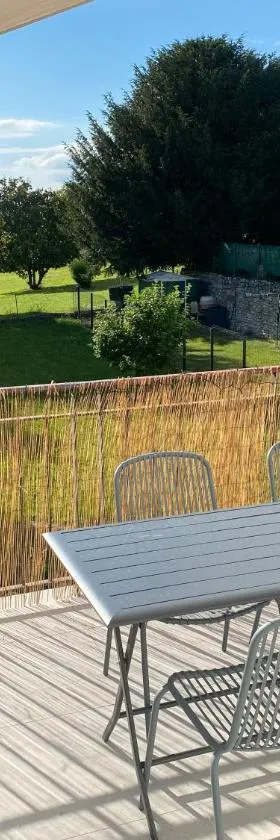Appartement spacieux climatisé avec terrasse，位于蒙夫朗屈安的酒店