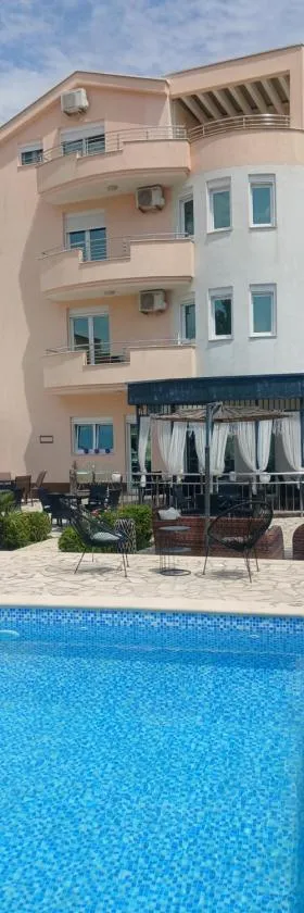 Guest House Denis，位于东吉托伊的酒店