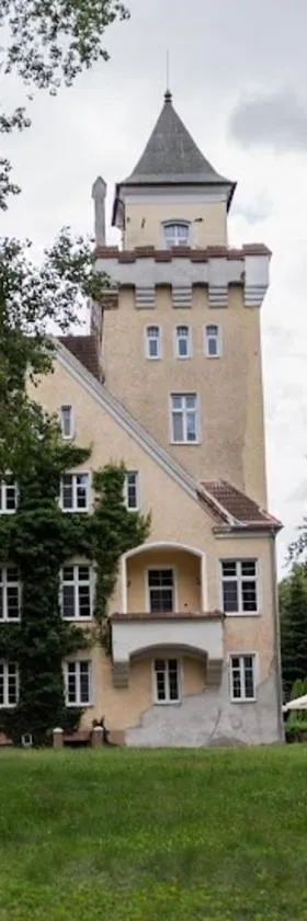 Zamek Nowęcin，位于韦巴的酒店