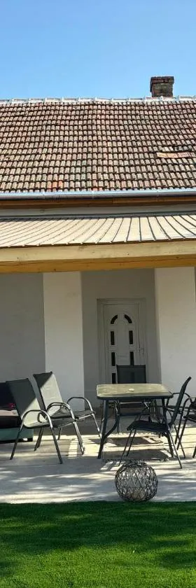 Relax Vendégház Tisza-tó，位于波罗斯洛的酒店