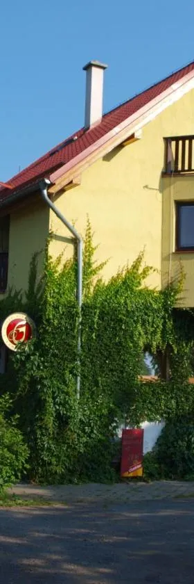 考尔莫兰酒店，位于Zlenice 的酒店