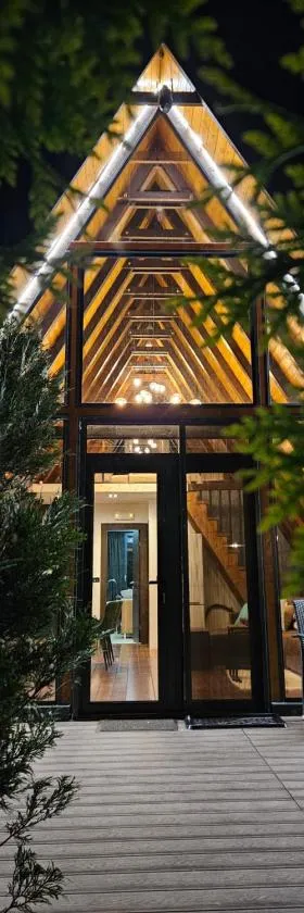 Navas River House，位于Poljane的酒店