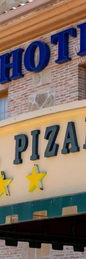 Hotel Pizarro，位于乌马内斯-德马德里的酒店