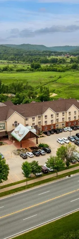 Stoney Creek Hotel La Crosse - Onalaska，位于奥那拉斯加的酒店