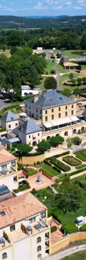 Domaine de Rochebois & Spa Nuxe，位于萨尔拉拉卡内达的酒店