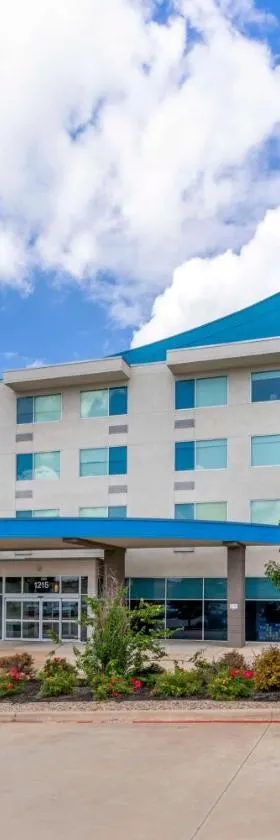 GLō Best Western Dallas South DeSoto，位于迪索托的酒店