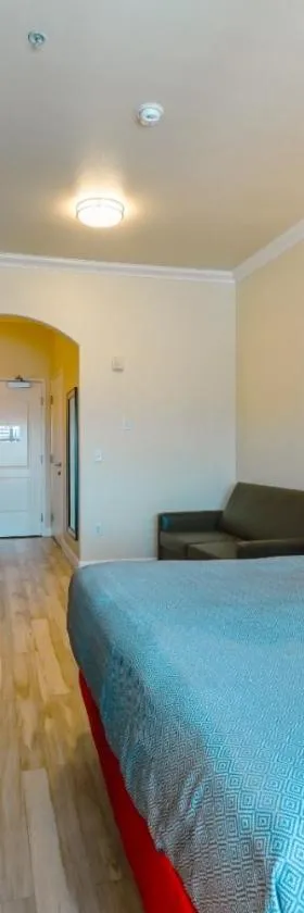 Gateway Inn and Suites San Francisco SFO Airport，位于圣布鲁诺的酒店
