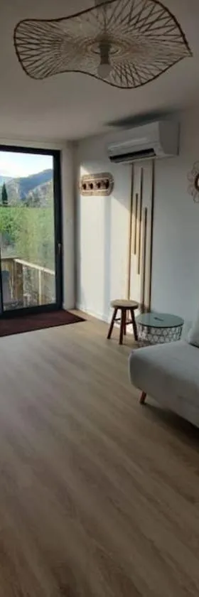 Gîte Gaïa studio avec exterieur，位于Saint-Jean-de-Fos的酒店