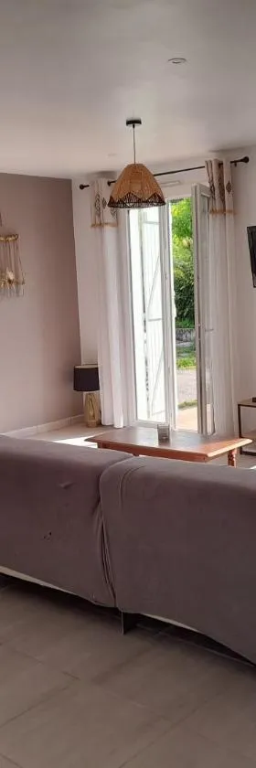 Maison ambiance COSY - Détente - Clim - 3 chambres，位于Allez-et-Cazeneuve的酒店