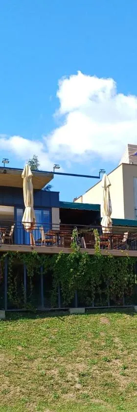 Hotel Marina OASA，位于Grocka的酒店