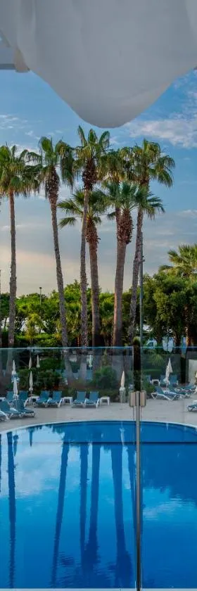 AQUA Hotel Aquamarina & Spa，位于圣苏珊娜的酒店