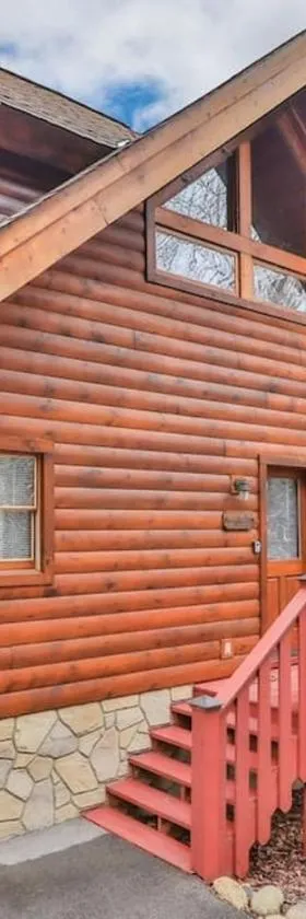 Romantic, Honeymoon Cabin In The Smokies!，位于加特林堡的酒店