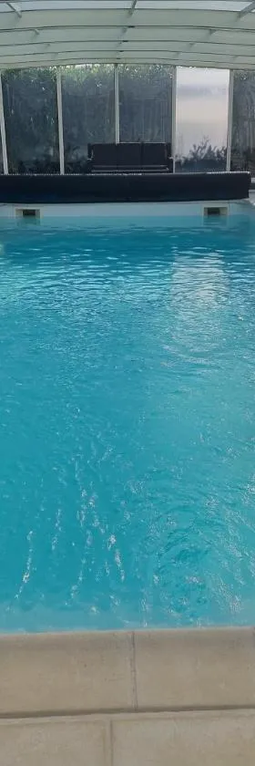 chambre d hote piscine proximite etretat piscine ouverte du 15 avril au 30 septembre，位于Mirville的酒店