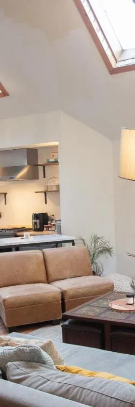 Cheerful 3-bedroom cabin with mountain view，位于East Jewett的酒店