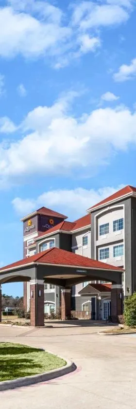 芒特普莱森特拉金塔旅馆及套房，位于Mount Pleasant的酒店