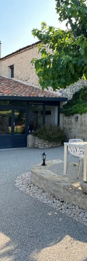 Le Mas d'Archas Montélimar Sud，位于Allan的酒店