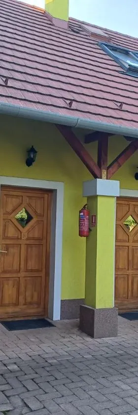 Zanati Apartmannház，位于Nagykapornak的酒店