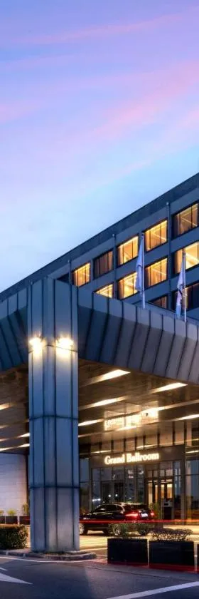 Hilton Clark Sun Valley Resort，位于克拉克的酒店