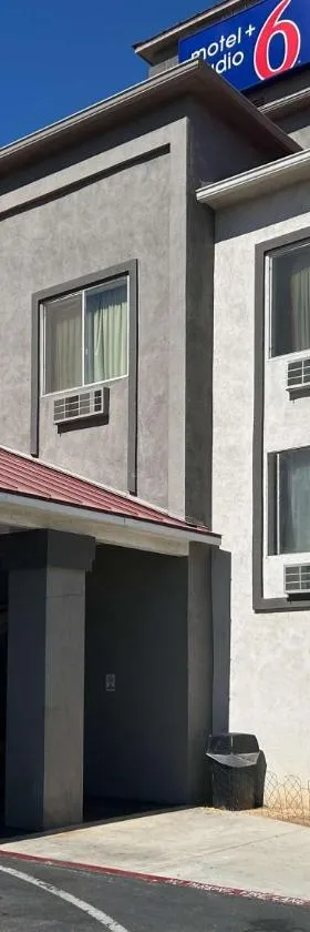 Studio 6 Suites Hesperia, CA West Main Street I 15，位于希斯皮里亚的酒店