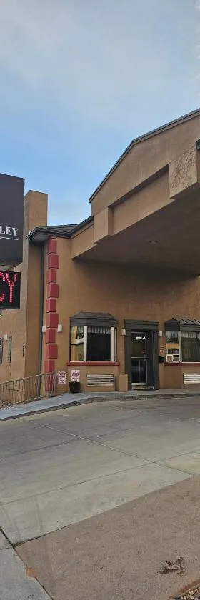 Cedar Valley Inn，位于雪松城的酒店