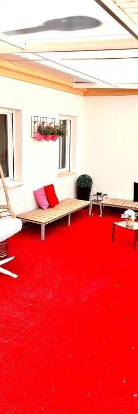 THE RED TERRACE PENTHOUSE A 7Km CITY CENTER GRANADA，位于Churriana de la Vega的酒店
