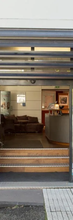 Hôtel de la Vendée，位于永河畔拉罗什的酒店