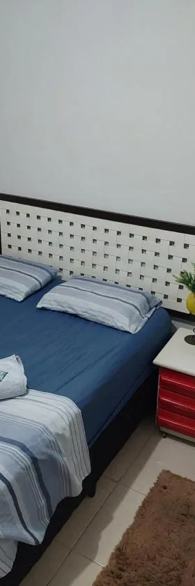 Kit net 8 com ar condicionado cama Queen，位于马林加的酒店