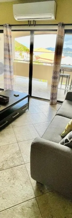 Couples Getaway 1bed 1bath Condo In Red Hook，位于拿撒勒的酒店