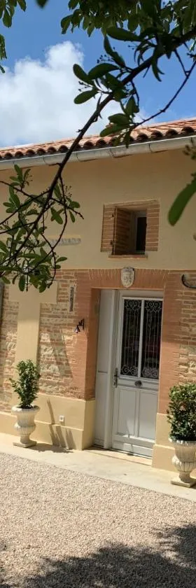 Chambres d'Hôtes - La Clef des Champs - Piscine - Capucine，位于Sajas的酒店