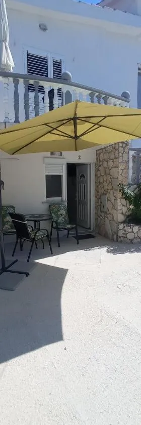 Apartman Tina 2，位于拉扎纳茨的酒店