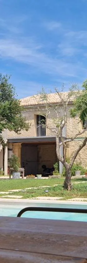 Appartement dans un mas provençal rénové，位于圣伊莱尔厄齐尔的酒店