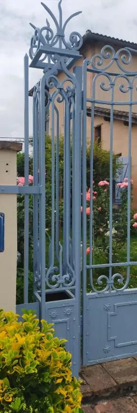 STUDIO LA ROSERAIE avec jardin privatif proche centre ville，位于穆瓦萨克的酒店