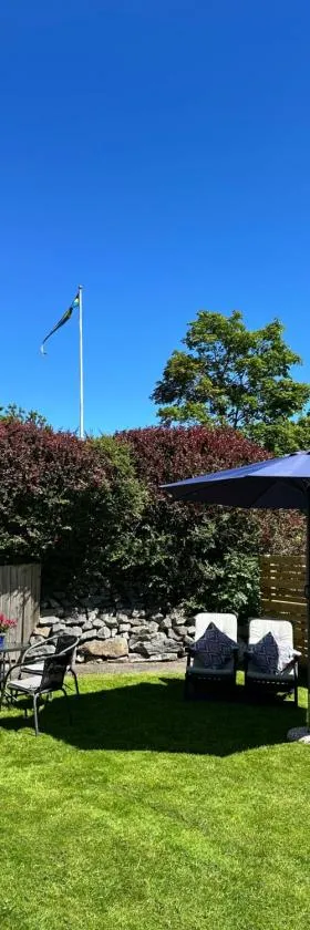 Rymlig lägenhet i Stenungsund，位于斯泰农松德的酒店