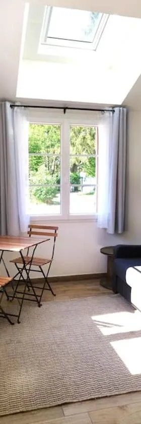 Peaceful studio in Coye-la-Forêt，位于Coye-la-Forêt的酒店