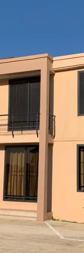 Stunning 2BR in Dar Beach, Dining, Transit Nearby，位于达累斯萨拉姆的酒店