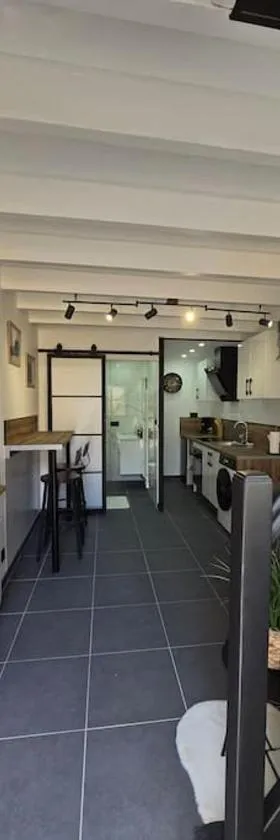 Appartement T2 en duplex，位于La Verpillière的酒店