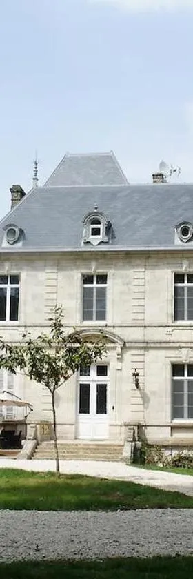 Château de Lagravade - Appartement 1 chambre - 3eme étage，位于Layrac的酒店