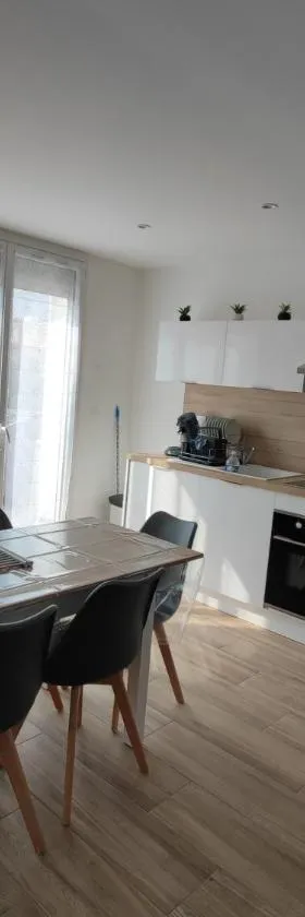 Appartement spacieux 3 chambres SAINT PIERRE LA MER，位于滨海圣皮埃尔的酒店