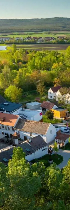 CSELLO MÜHLE OSLIP, Eventlocation, Gastronomie & Nächtigung，位于Oslip的酒店