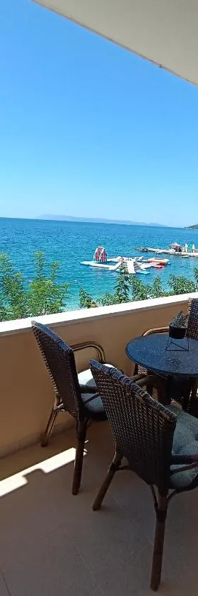 Apartmani ante 3，位于Drašnice的酒店