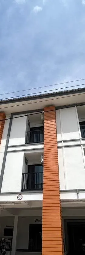 อยู่สบายเพลส，位于Chonnabot的酒店