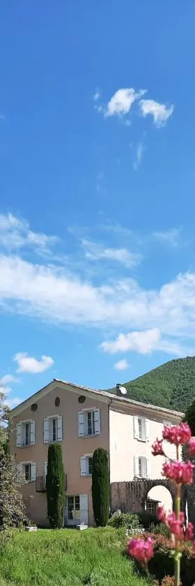 Les gîtes du château，位于La Robine的酒店