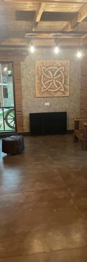 Guest house and cellar MAMULI，位于Tʼerjola的酒店