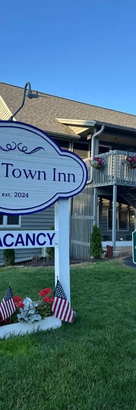 DownTown Inn，位于姐妹湾的酒店