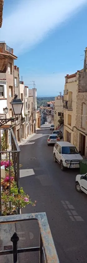 Tranquil and Spacious Townhouse in Historical and Picturesque Cervera Del Maestre，位于Cervera del Maestre的酒店