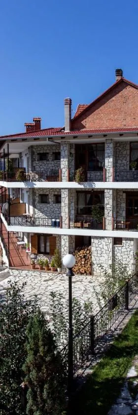 Hotel Dryades，位于埃拉蒂特里卡隆的酒店